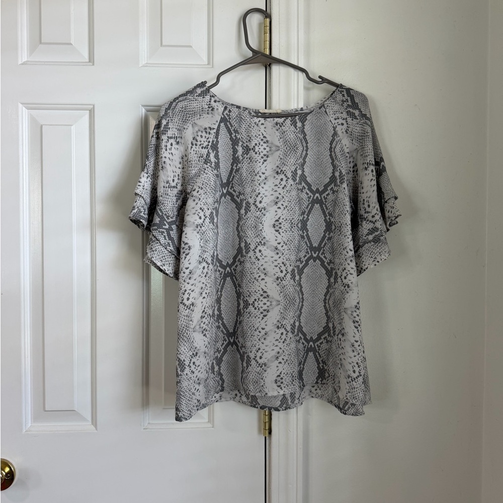 ODDY Gray Snake-Print Flutter Sleeve Blouse
